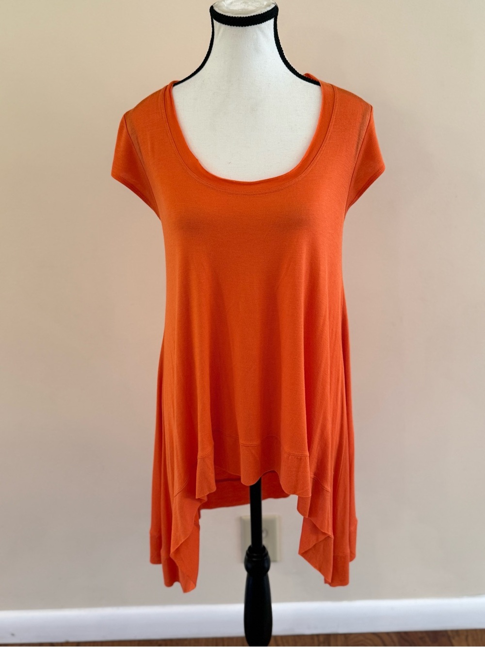 Ducci Scoop Neck Cap Sleeve Tunic in Vibrant Orange size small